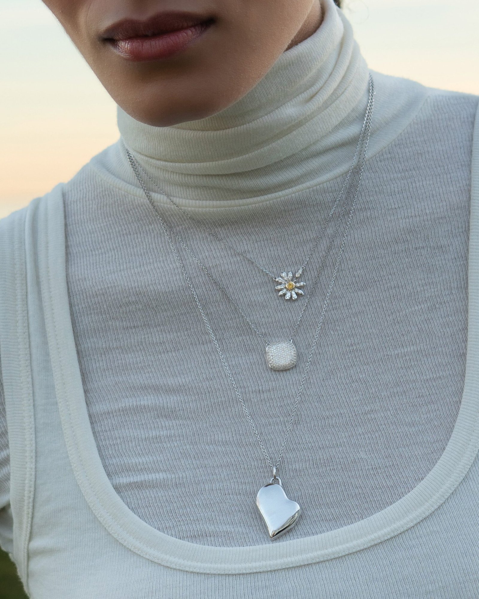 Slim Rae & Chain Locket with Pavé White Sapphires - 图片 2