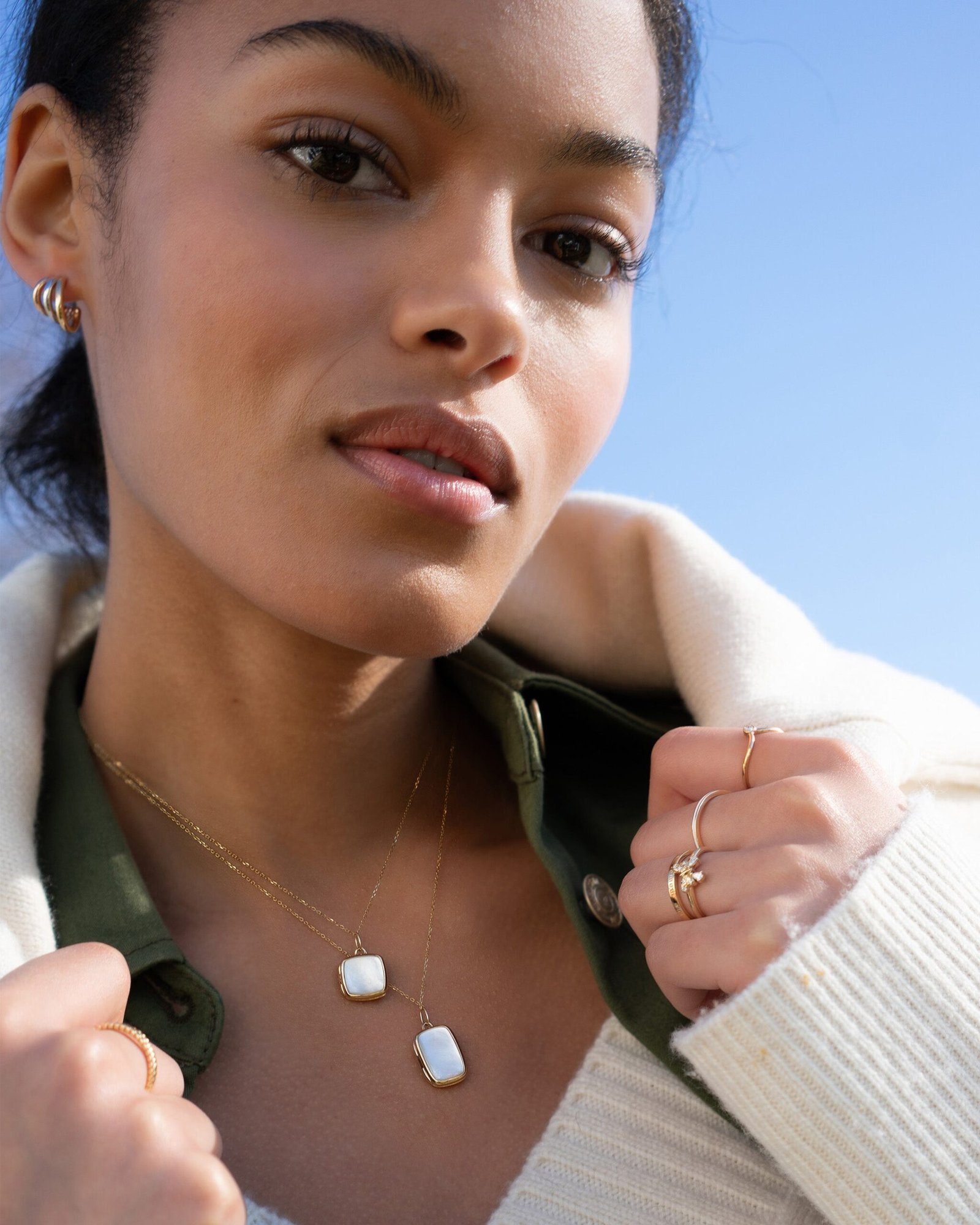 Slim Britt Gold Locket Necklace with Mother of Pearl - 图片 2